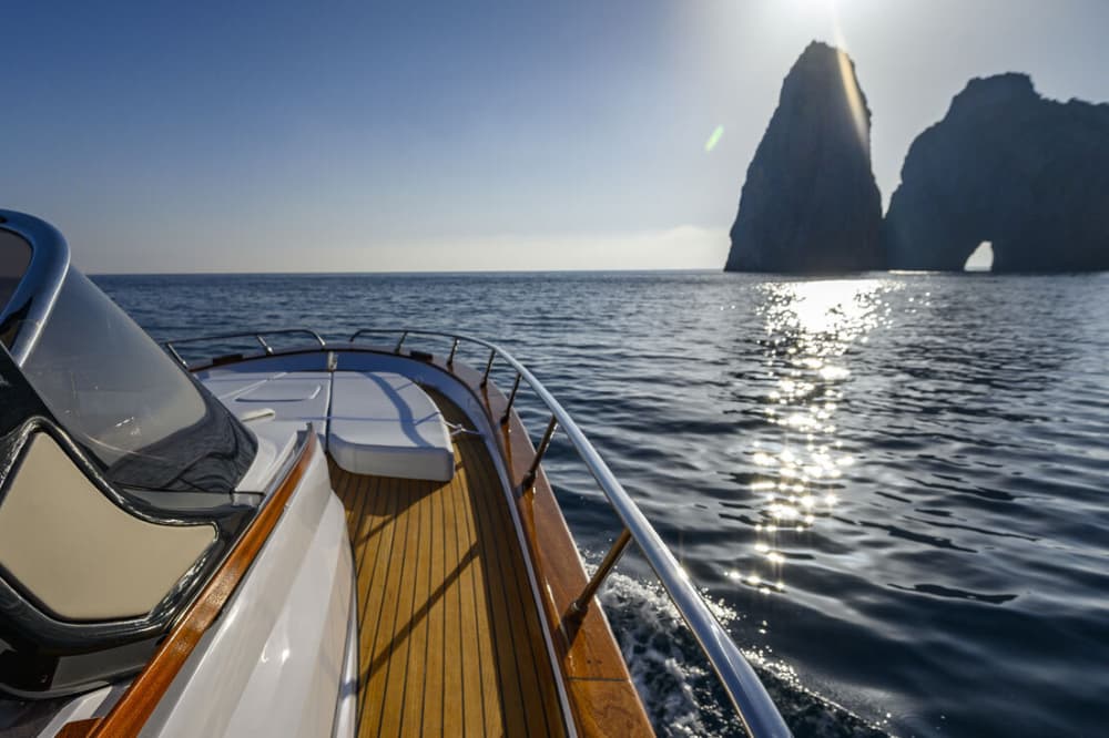 Sonnenuntergang auf einem Boot zwischen Sorrent und Capri