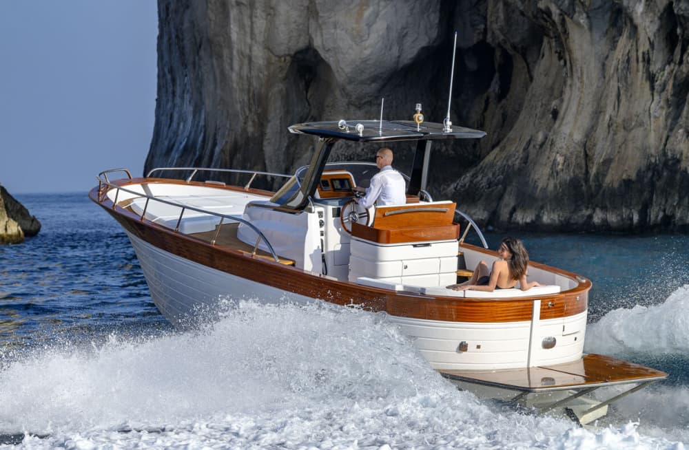 Sonnenuntergang auf einem Boot zwischen Sorrent und Capri