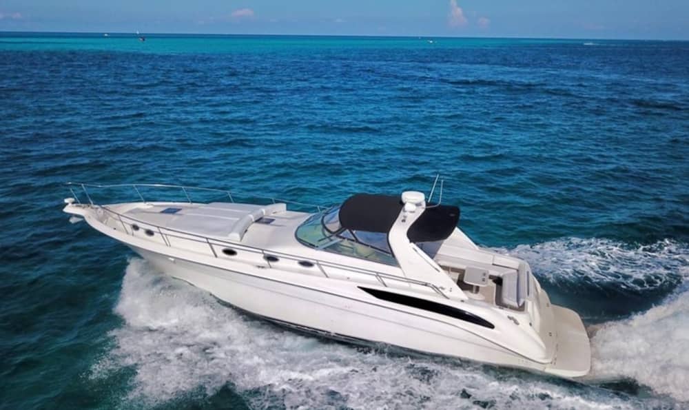 Esplora Cancún in mezza giornata: noleggia una barca a motore per 2 ore