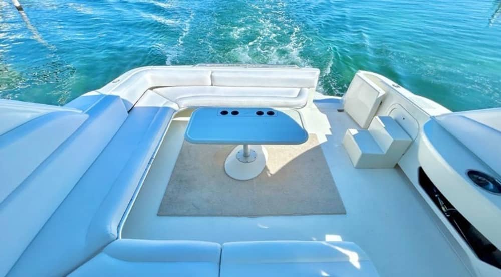 Cancún'u yarım günde keşfedin: 2 saatliğine motorlu tekne kiralayın.