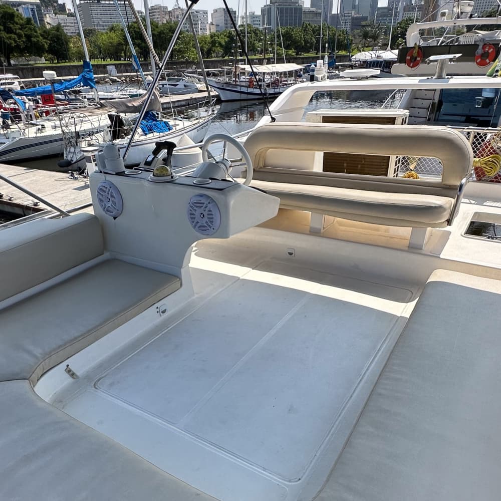 Desfrute de 5 horas em uma lancha no Rio de Janeiro.