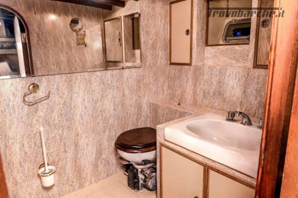 Exclusive dinner on a boat on San Marco