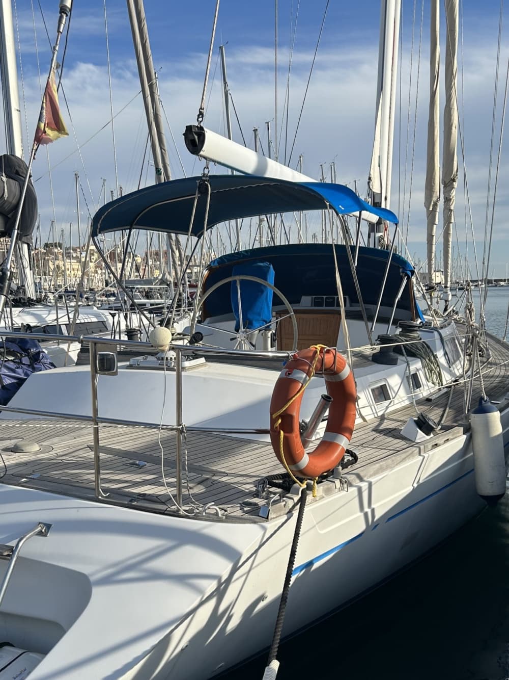 Trascorri un'intera giornata in barca a vela a Canet-en-Roussillon.