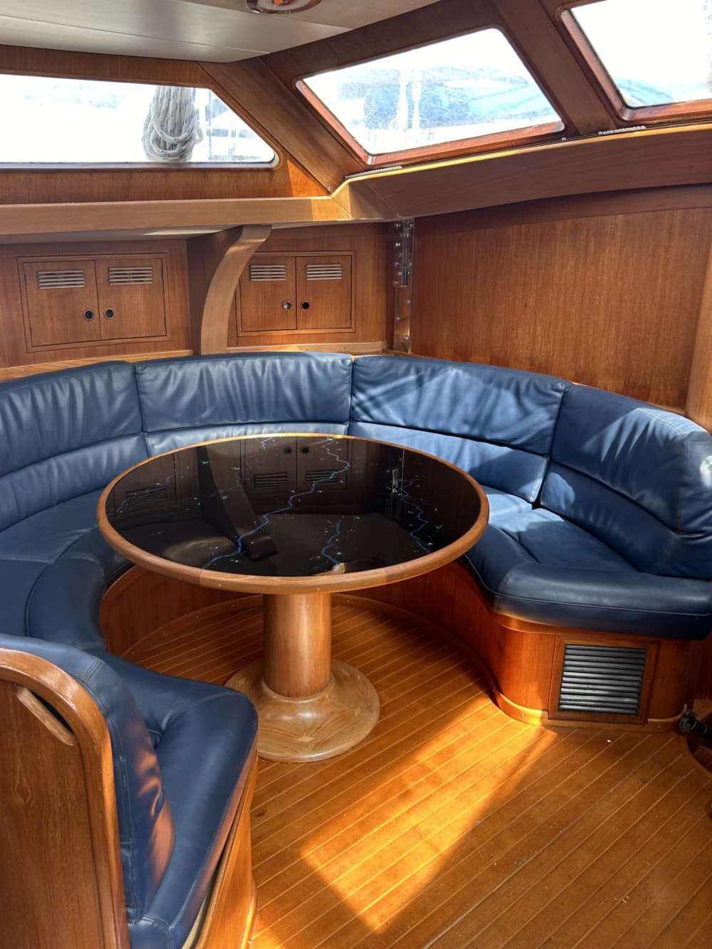 Trascorri un'intera giornata in barca a vela a Canet-en-Roussillon.