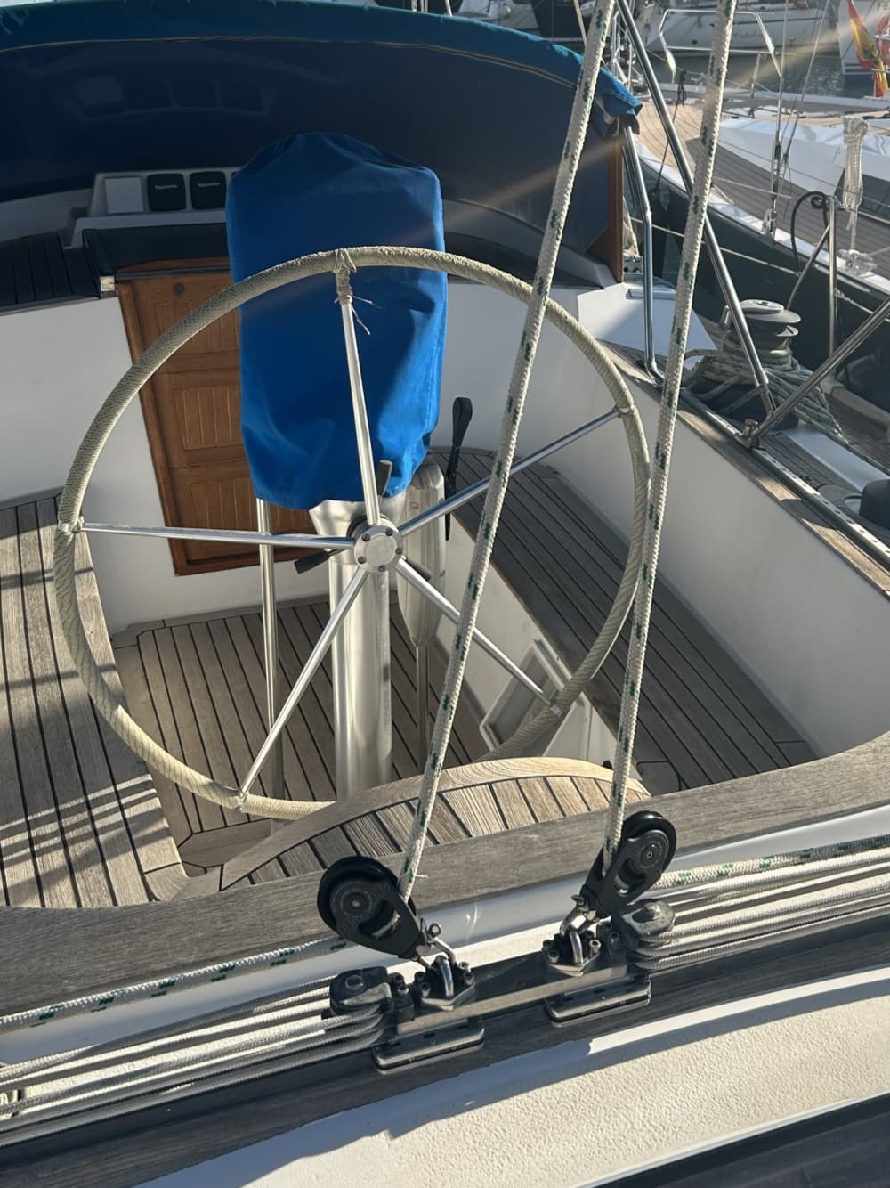 Trascorri un'intera giornata in barca a vela a Canet-en-Roussillon.