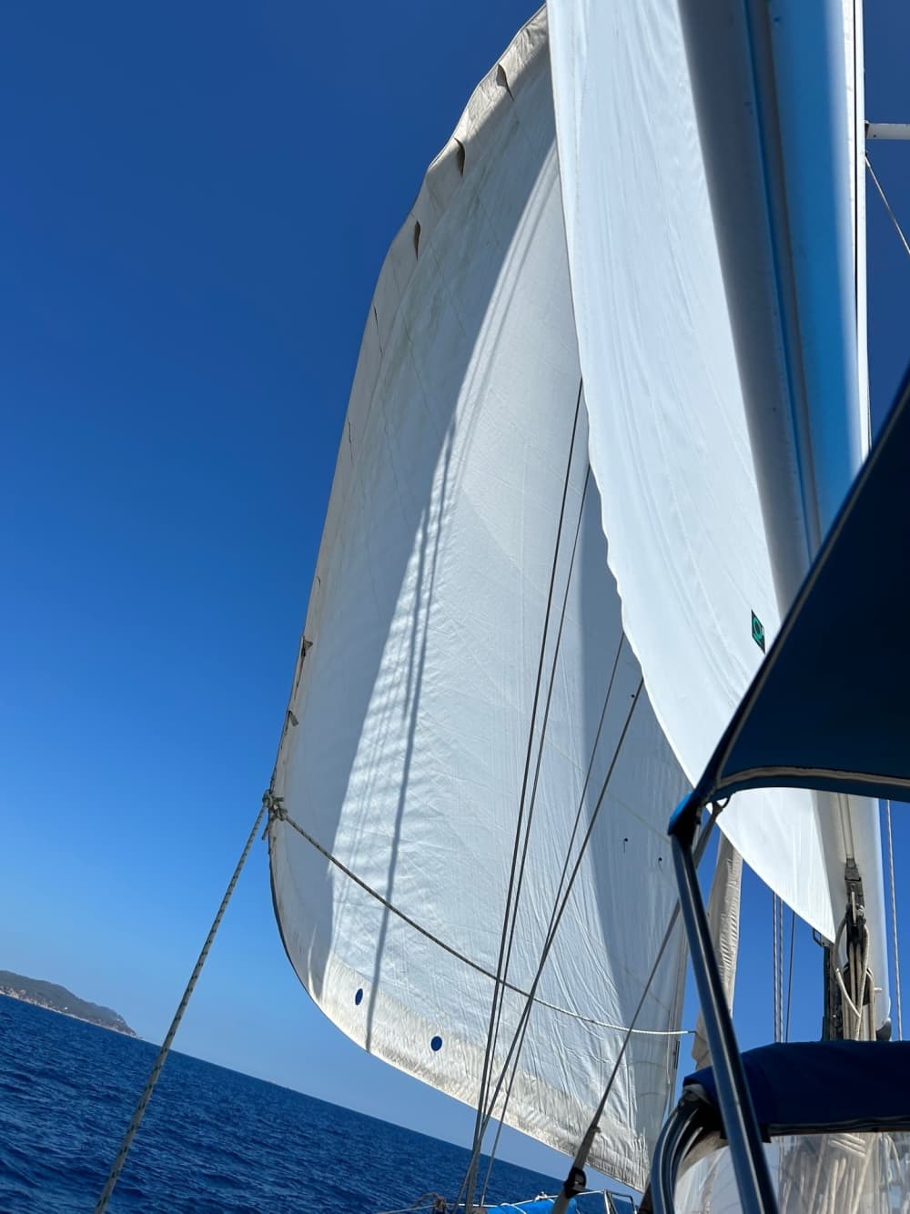 Trascorri un'intera giornata in barca a vela a Canet-en-Roussillon.