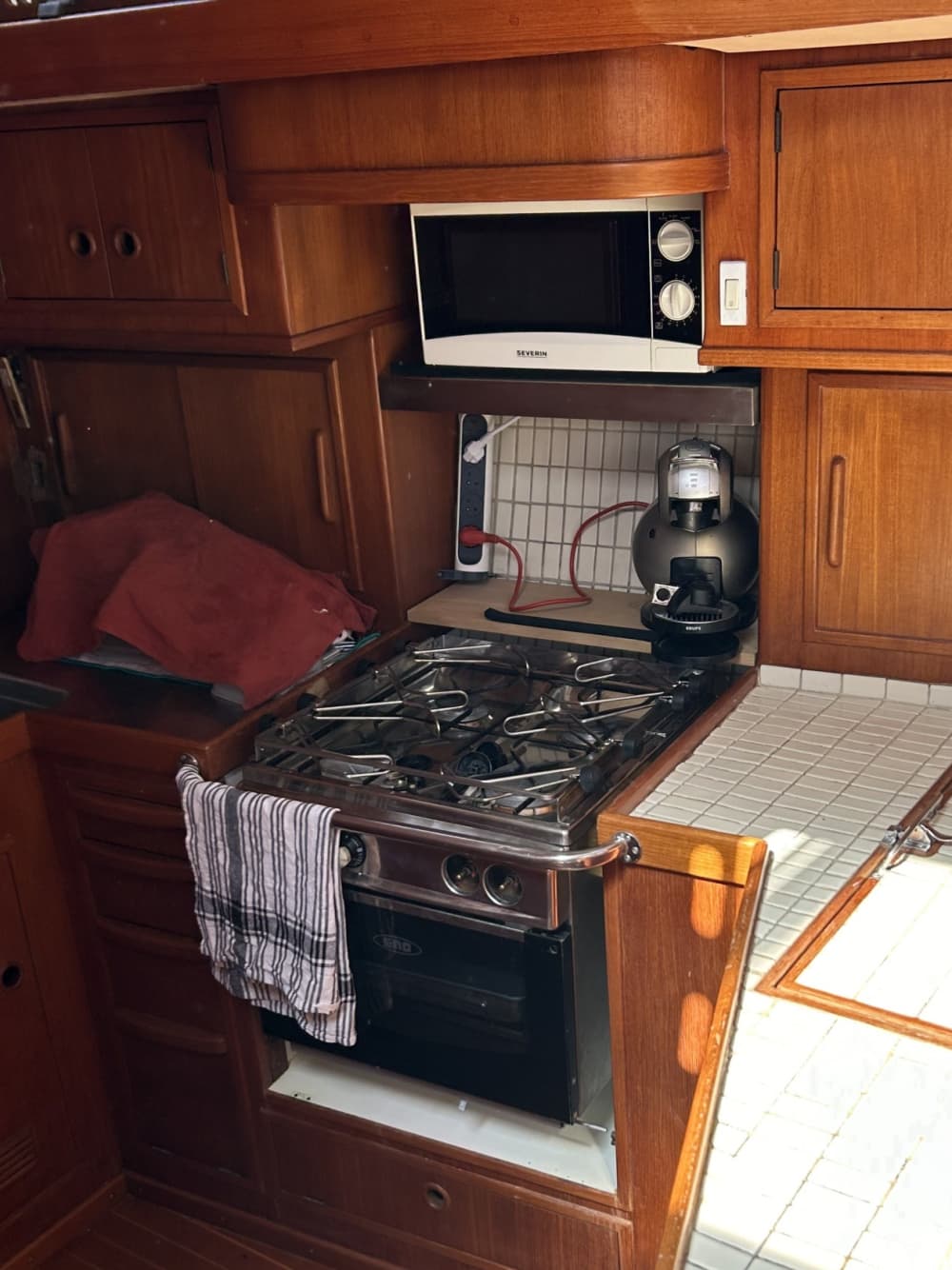 Trascorri un'intera giornata in barca a vela a Canet-en-Roussillon.