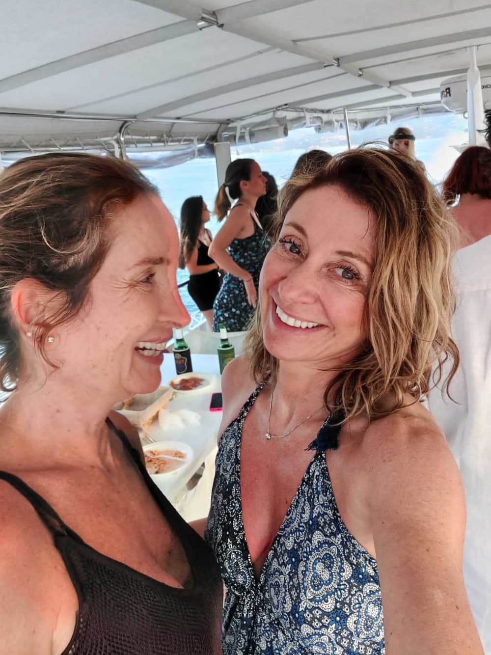 Concedetevi un momento di lusso a La Spezia trascorrendo un'intera giornata su uno yacht a motore.