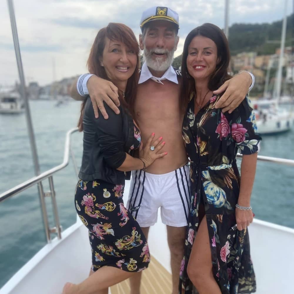 Concedetevi un momento di lusso a La Spezia trascorrendo un'intera giornata su uno yacht a motore.