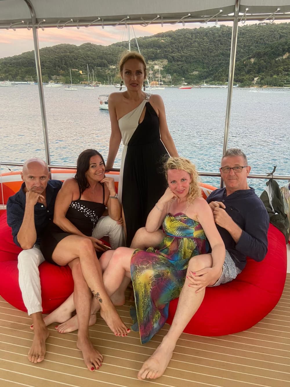 Concedetevi un momento di lusso a La Spezia trascorrendo un'intera giornata su uno yacht a motore.