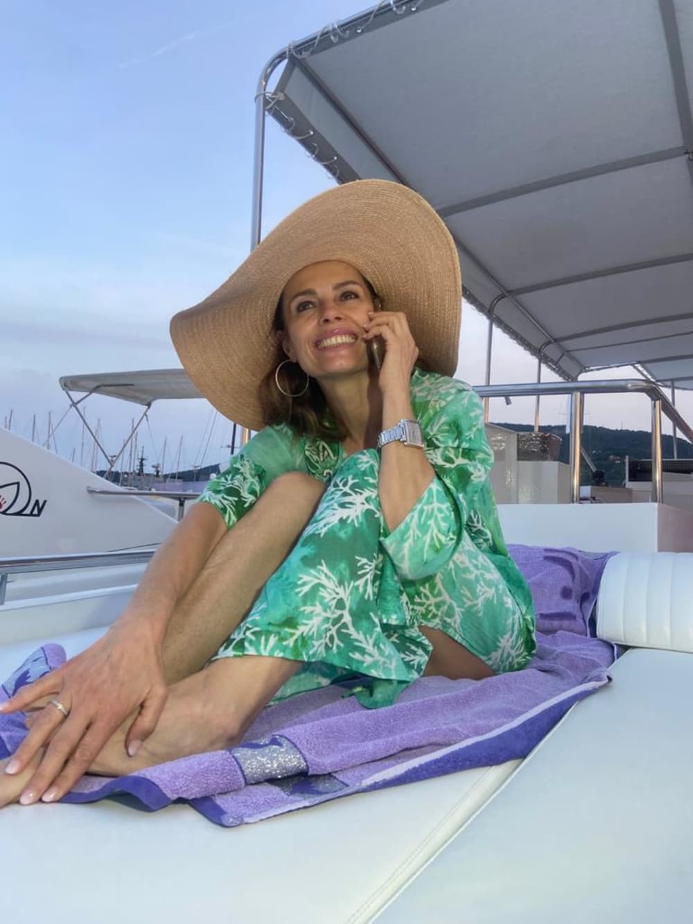 Concedetevi un momento di lusso a La Spezia trascorrendo un'intera giornata su uno yacht a motore.