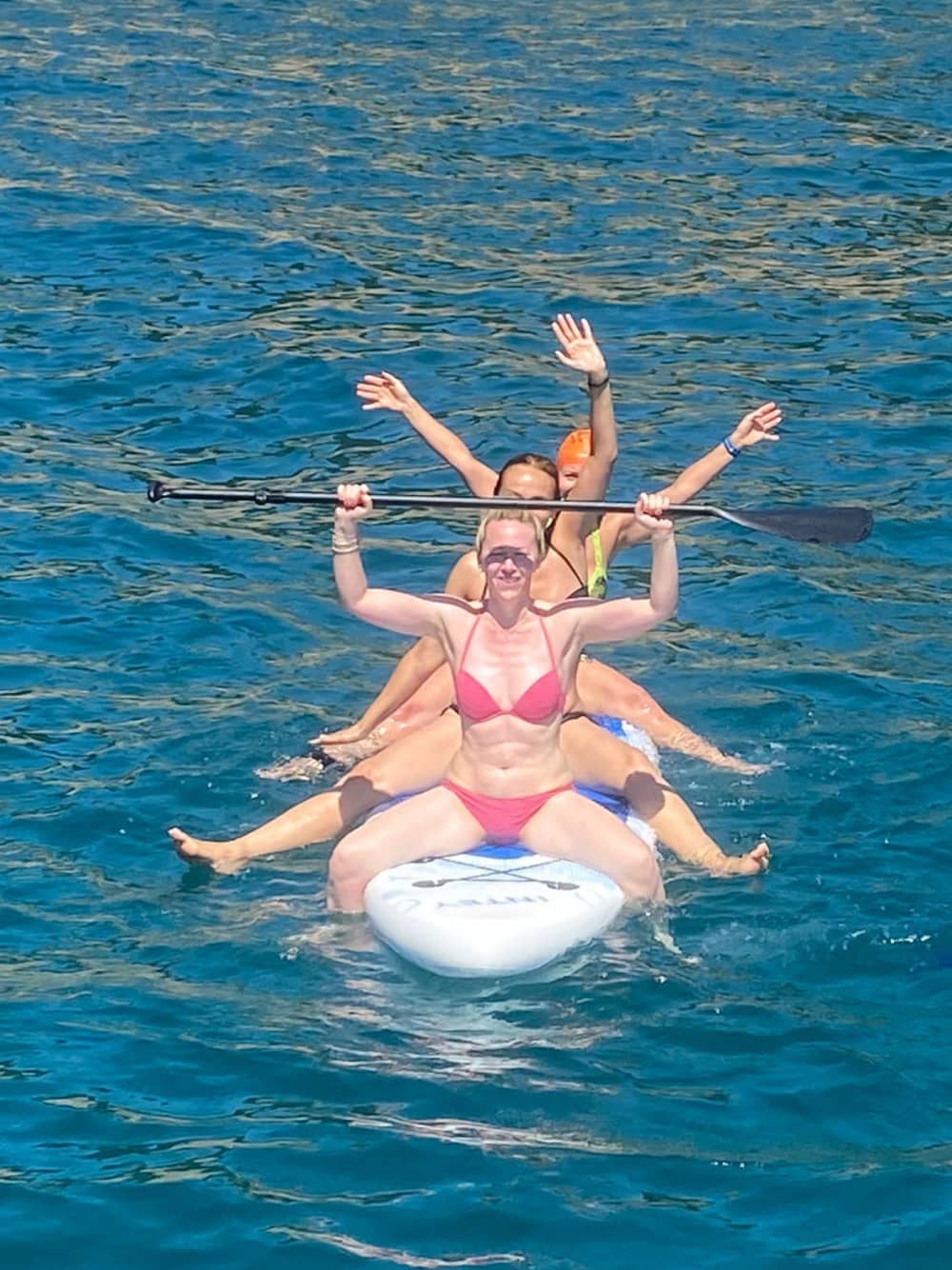 Concedetevi un momento di lusso a La Spezia trascorrendo un'intera giornata su uno yacht a motore.