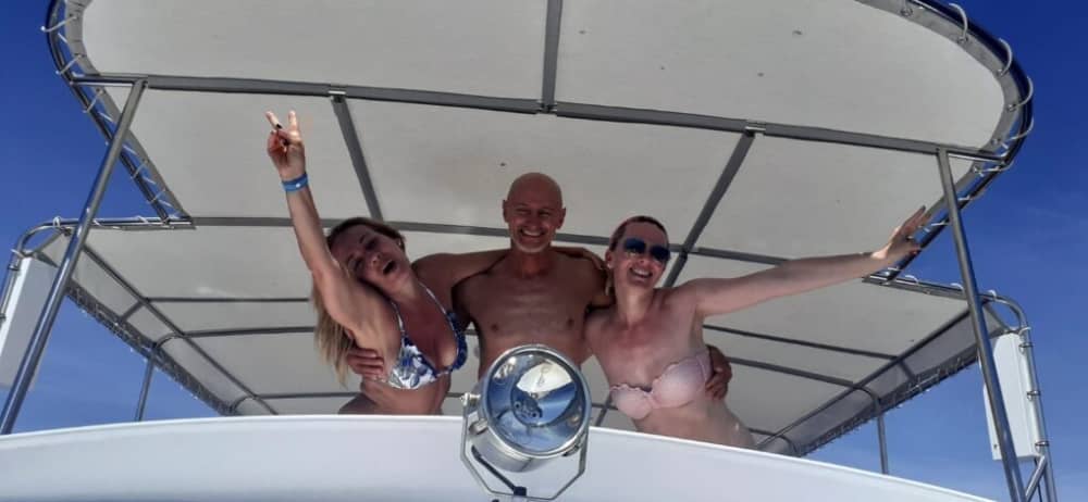 Concedetevi un momento di lusso a La Spezia trascorrendo un'intera giornata su uno yacht a motore.