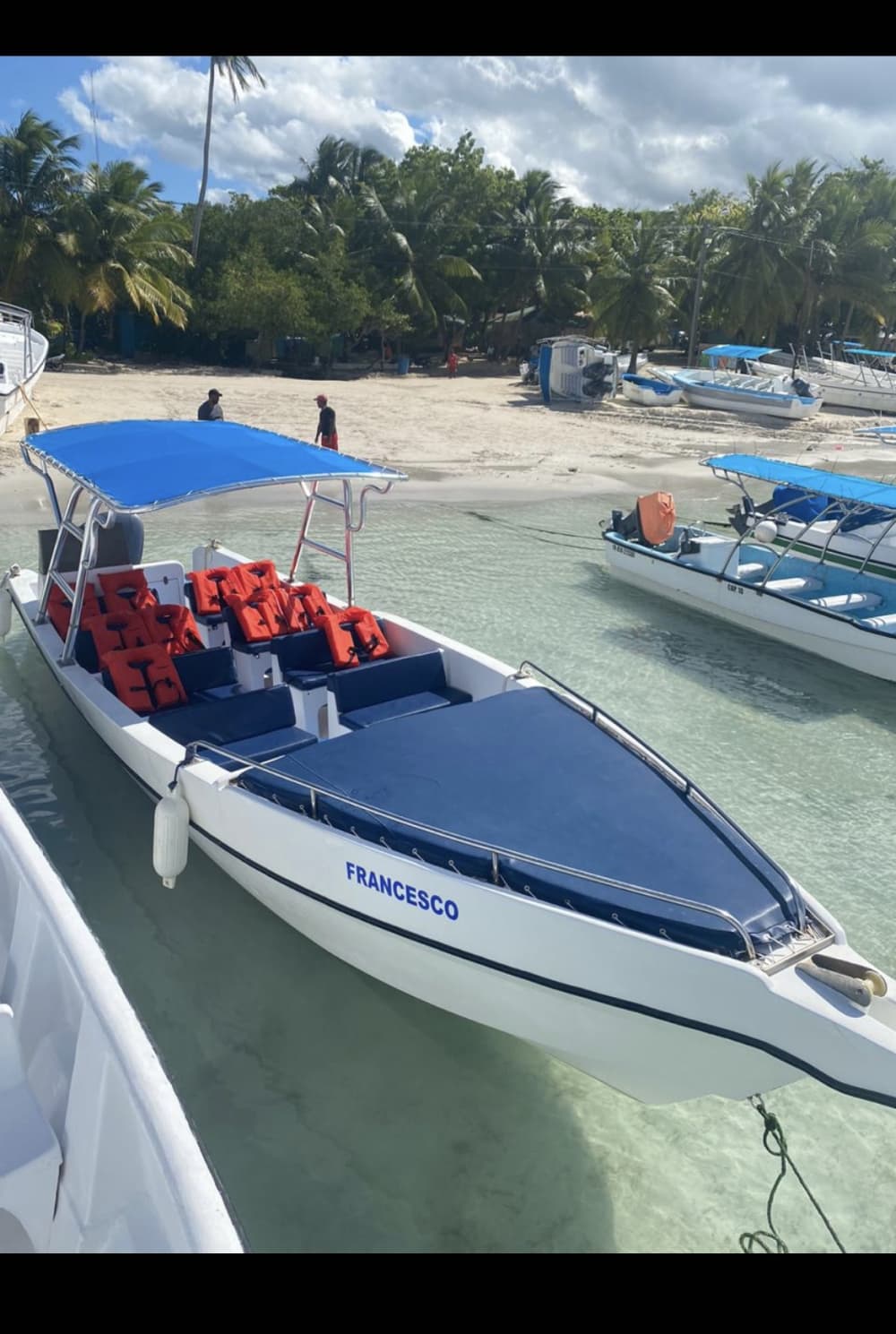 Een dagje rond Bayahibe: Geniet van 7,5 uur ontdekkingstocht op een motorboot.