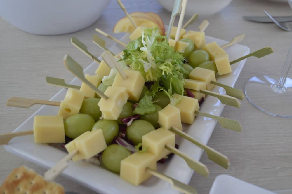 Crociera di un giorno intero in catamarano da Sliema a bordo di un Powercatamaran da 640 CV