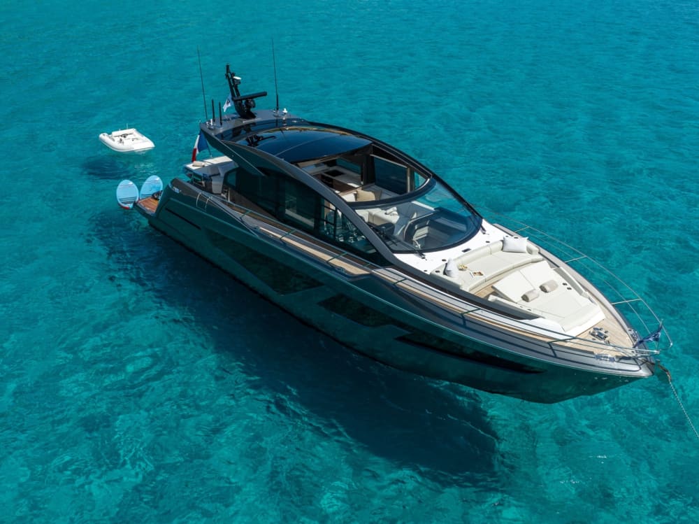 Een privé-motorboot voor een dag rond Saint-Tropez.