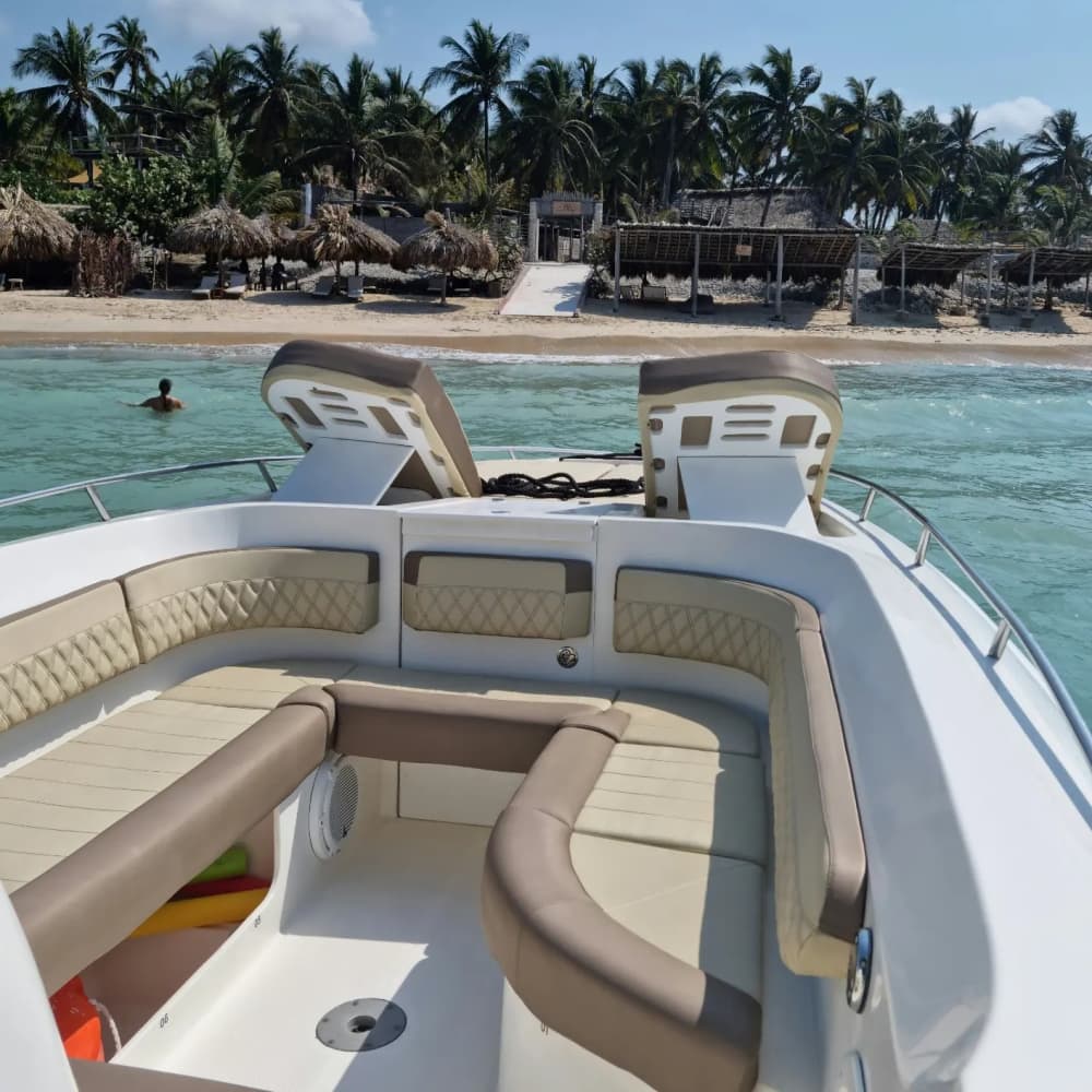 Votre journée à Carthagène : louez un bateau à moteur pour une journée complète de découverte.