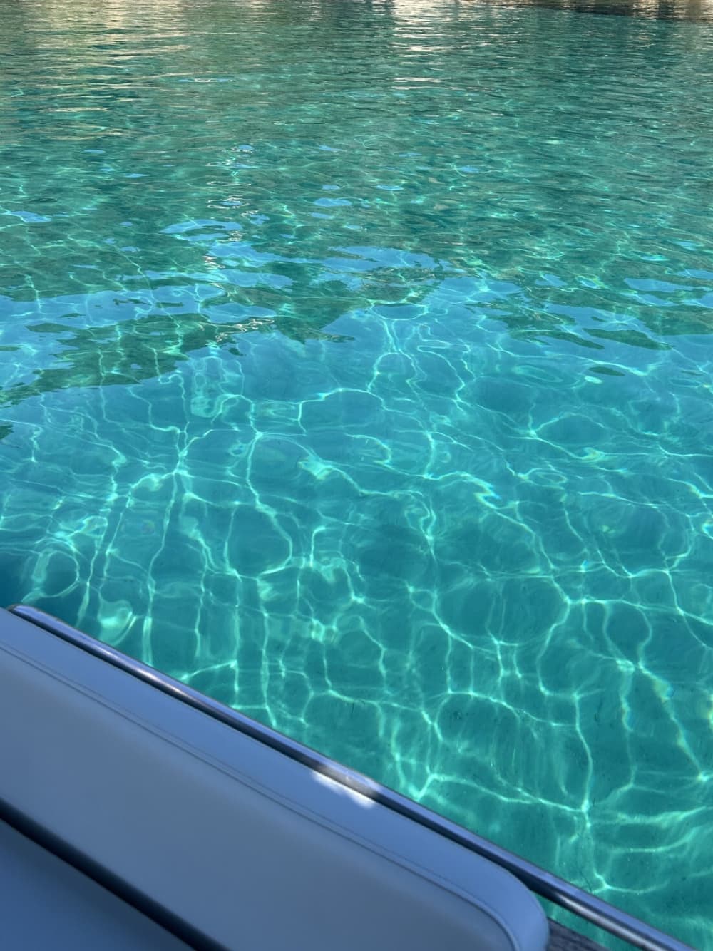 Prenez une demi-journée pour vous détendre sur un bateau à moteur à Corfou.