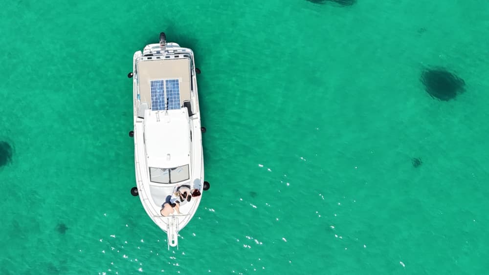Prenez une demi-journée pour vous détendre sur un bateau à moteur à Corfou.