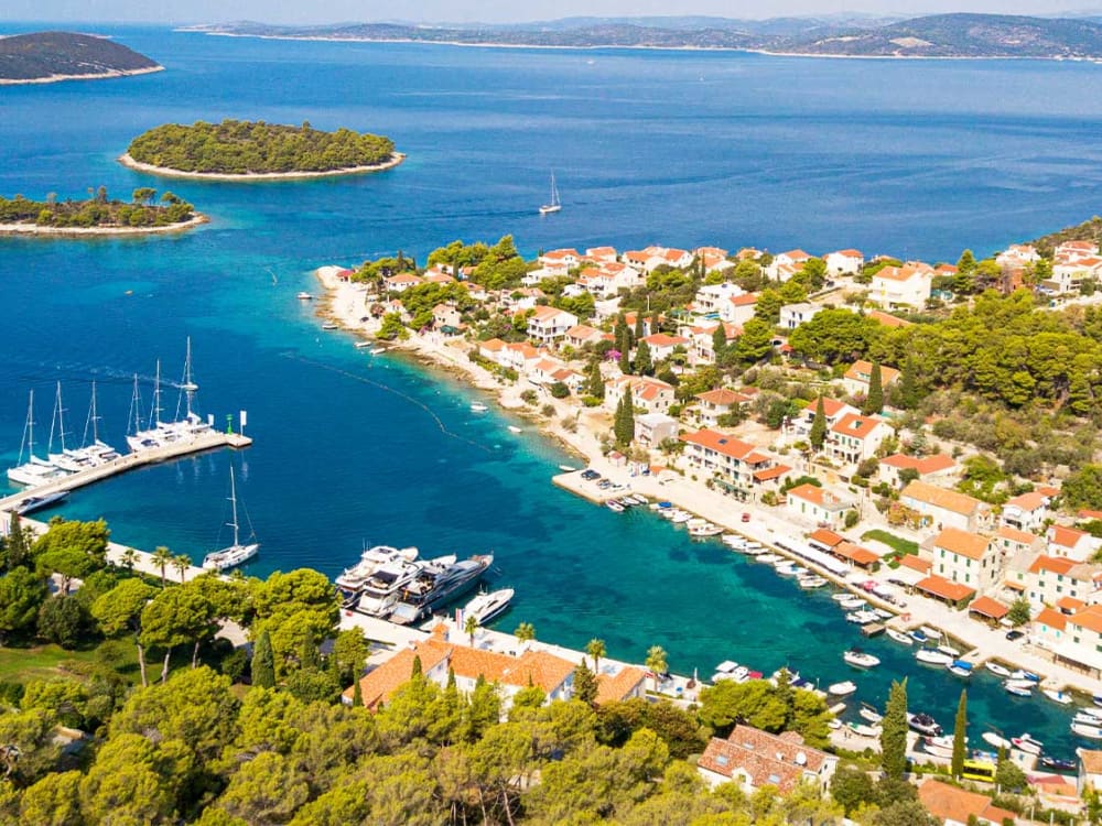 Verborgen lagunes en eilanddorpen vanuit Trogir