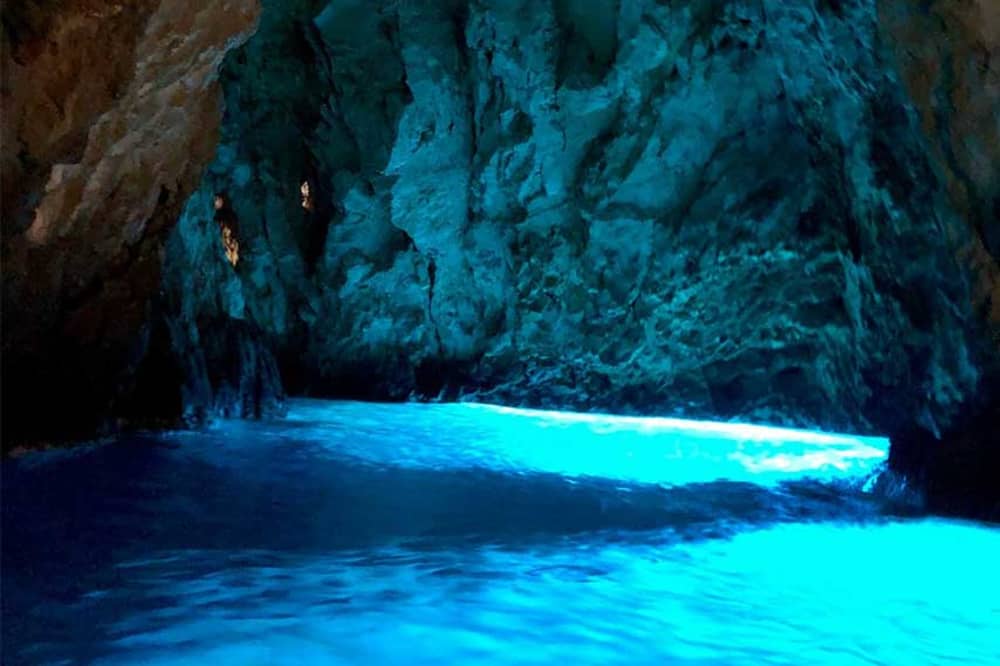 Blue Cave & Hvar Highlights Full-Day Speedboat Tour