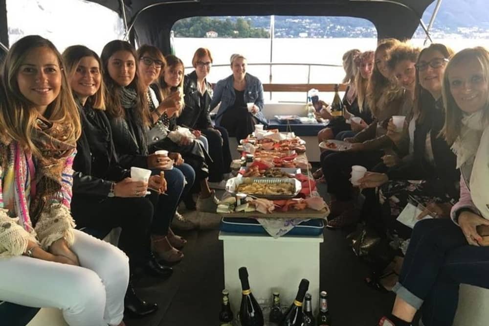 Entspannen Sie sich 3 Stunden und 30 Minuten lang auf einem Motorboot in Feriolo, Baveno.