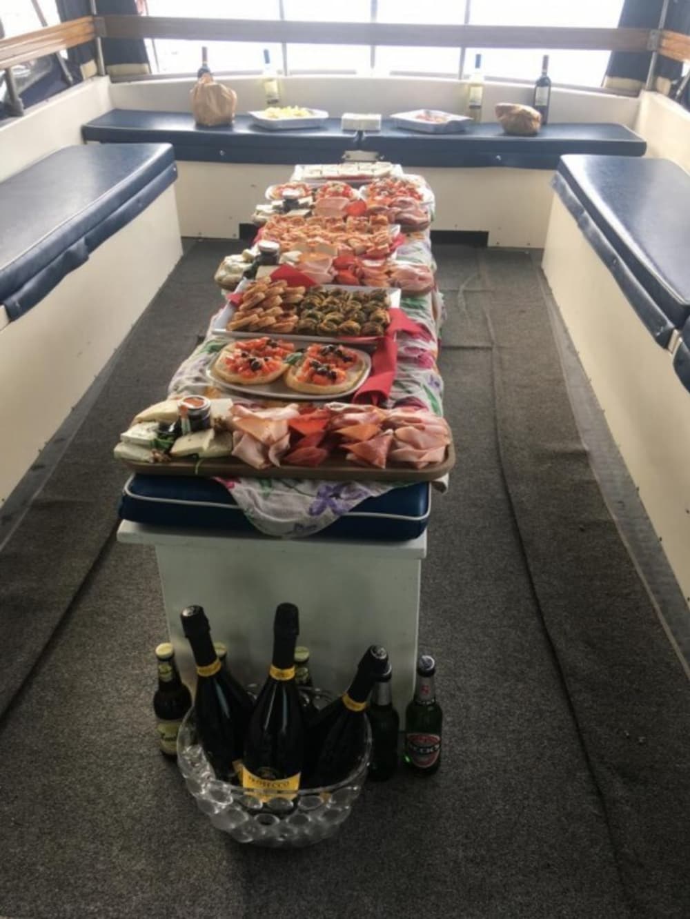 Entspannen Sie sich 3 Stunden und 30 Minuten lang auf einem Motorboot in Feriolo, Baveno.