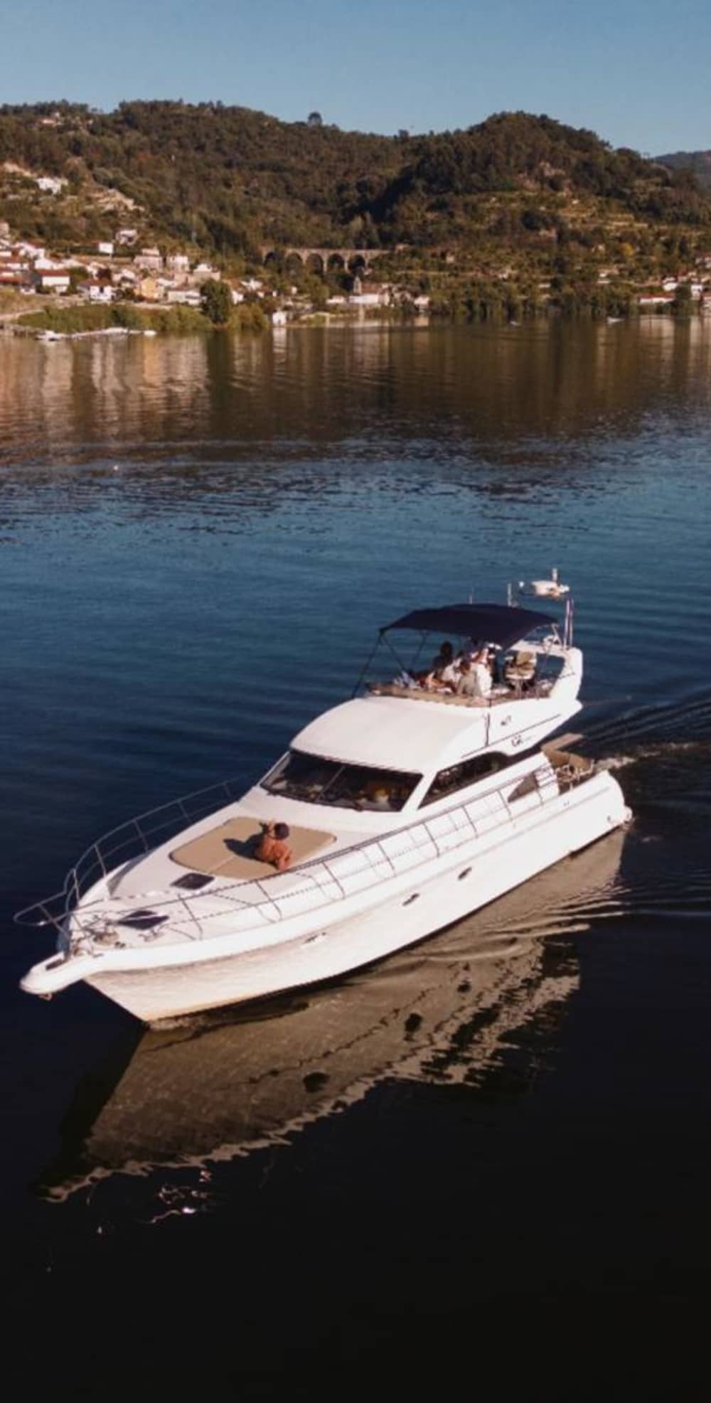 Descubre Sanxenxo en lancha motora durante 8 horas.