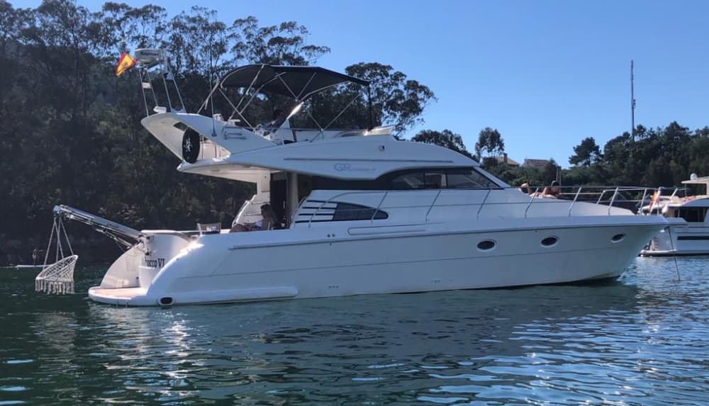 Descubre Sanxenxo en lancha motora durante 8 horas.