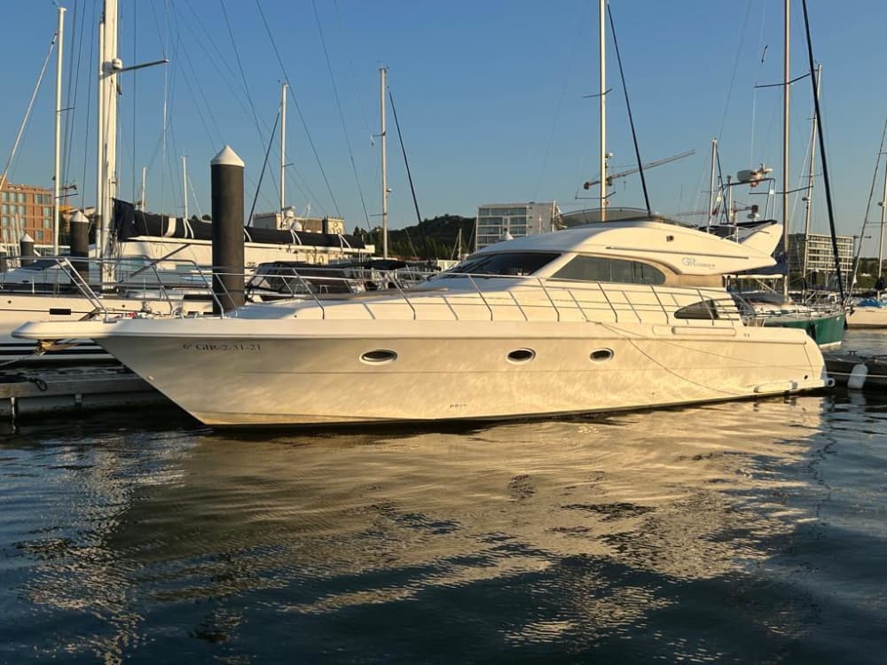 Descubre Sanxenxo en lancha motora durante 8 horas.