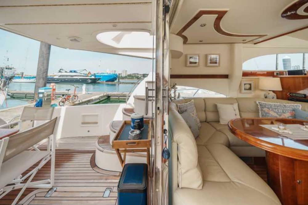 Descubre Sanxenxo en lancha motora durante 8 horas.