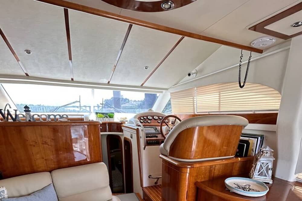 Descubre Sanxenxo en lancha motora durante 8 horas.