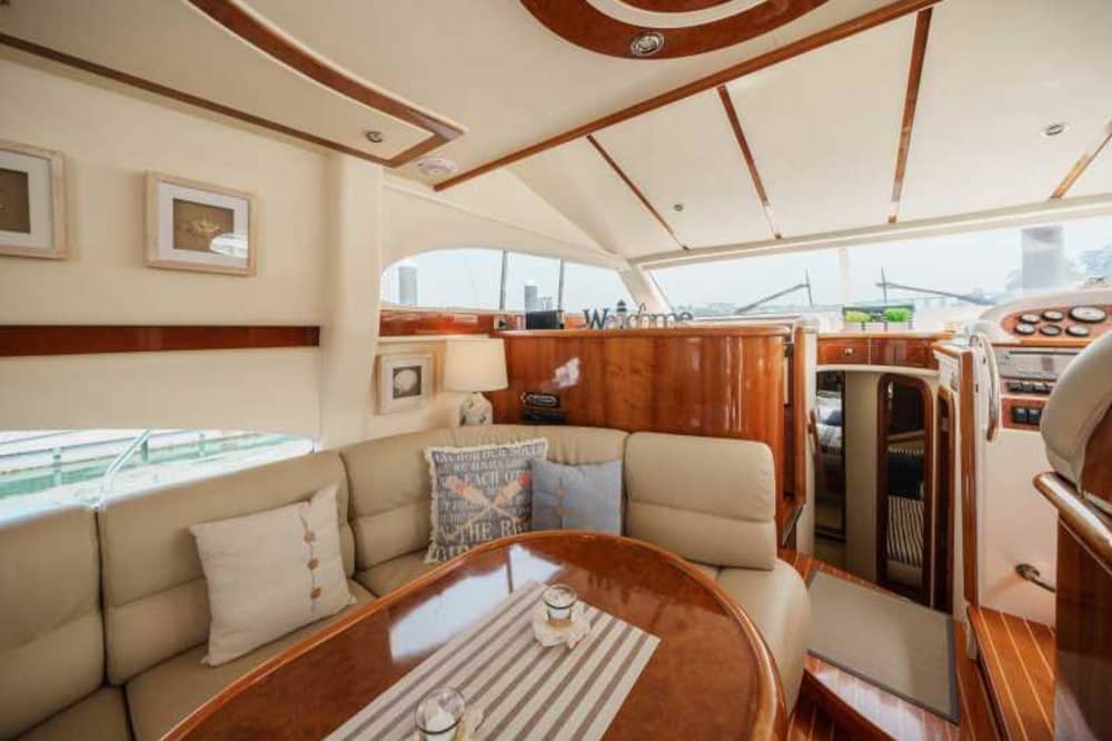 Descubre Sanxenxo en lancha motora durante 8 horas.