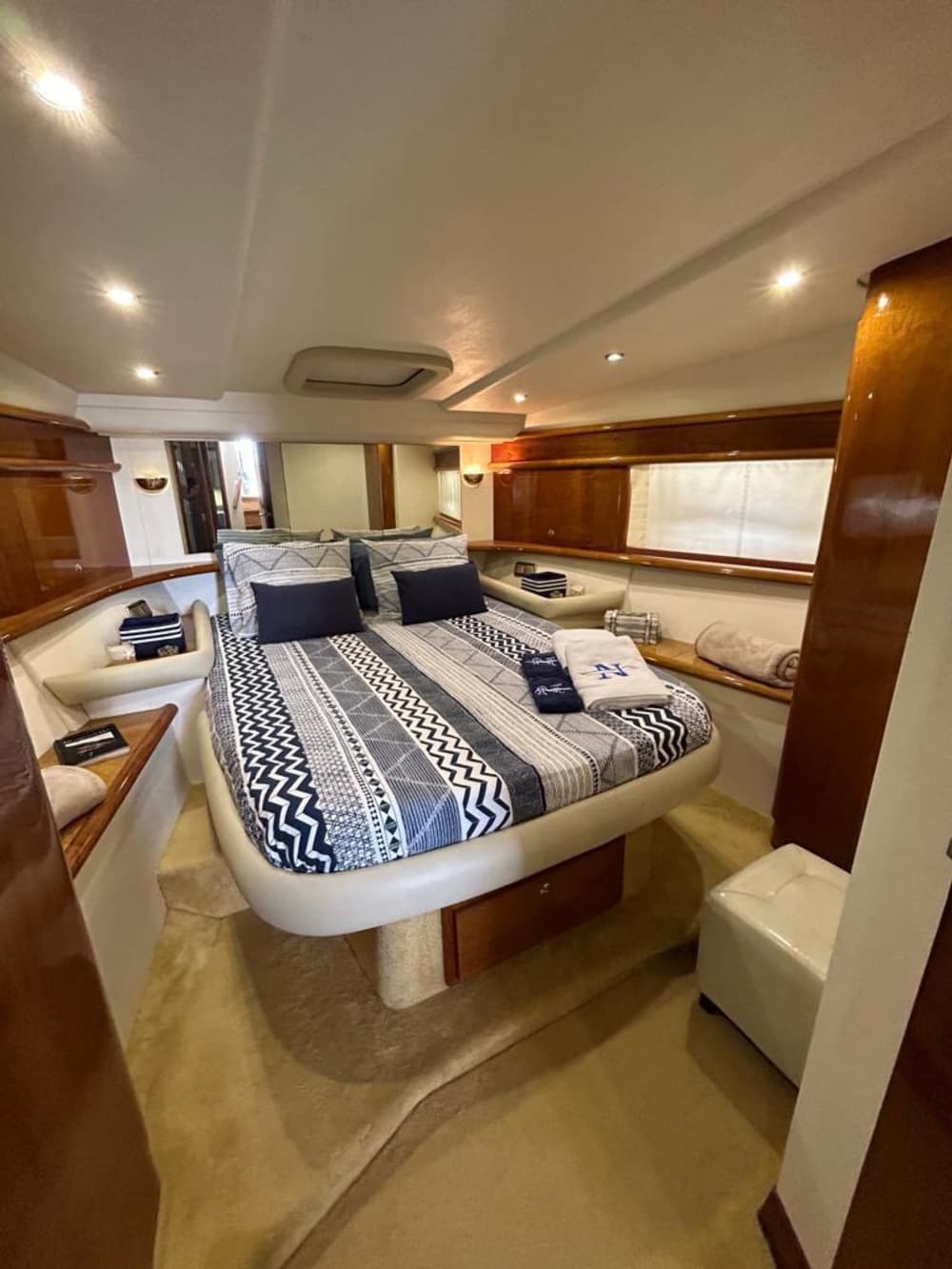 Descubre Sanxenxo en lancha motora durante 8 horas.