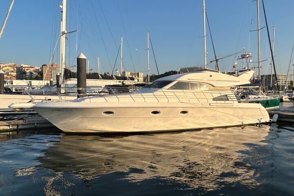 Descubre Sanxenxo en lancha motora durante 8 horas.