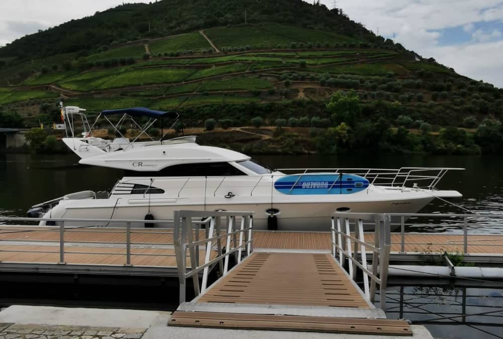 Descubre Sanxenxo en lancha motora durante 8 horas.