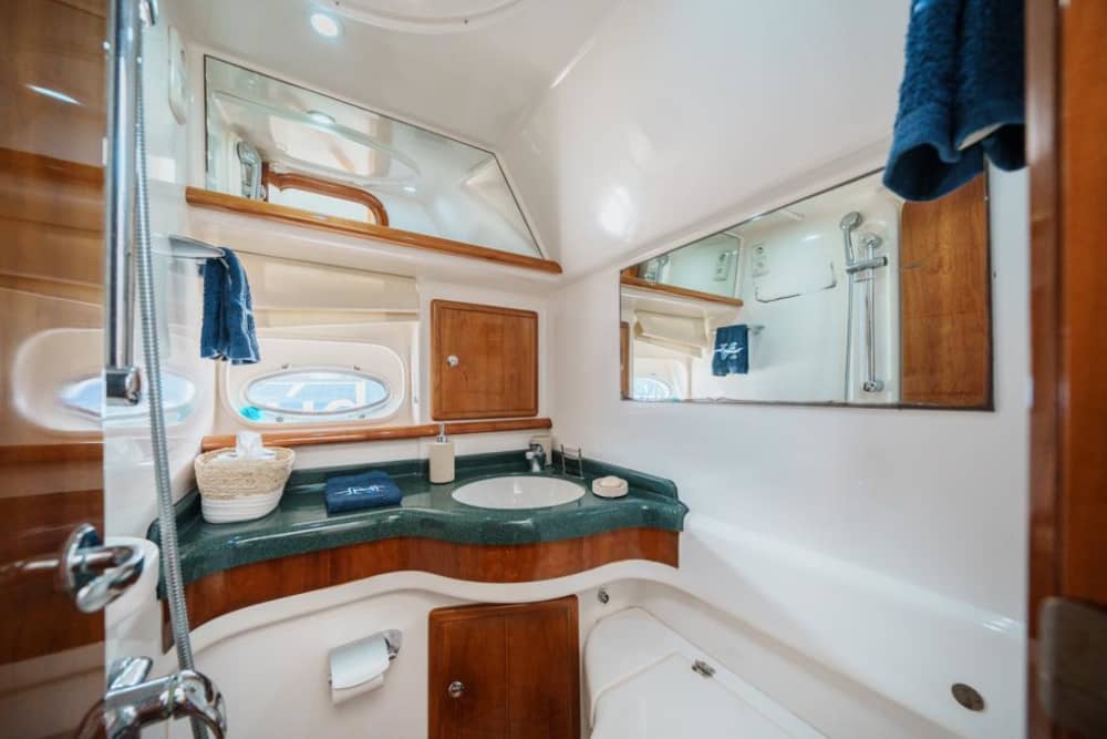 Descubre Sanxenxo en lancha motora durante 8 horas.