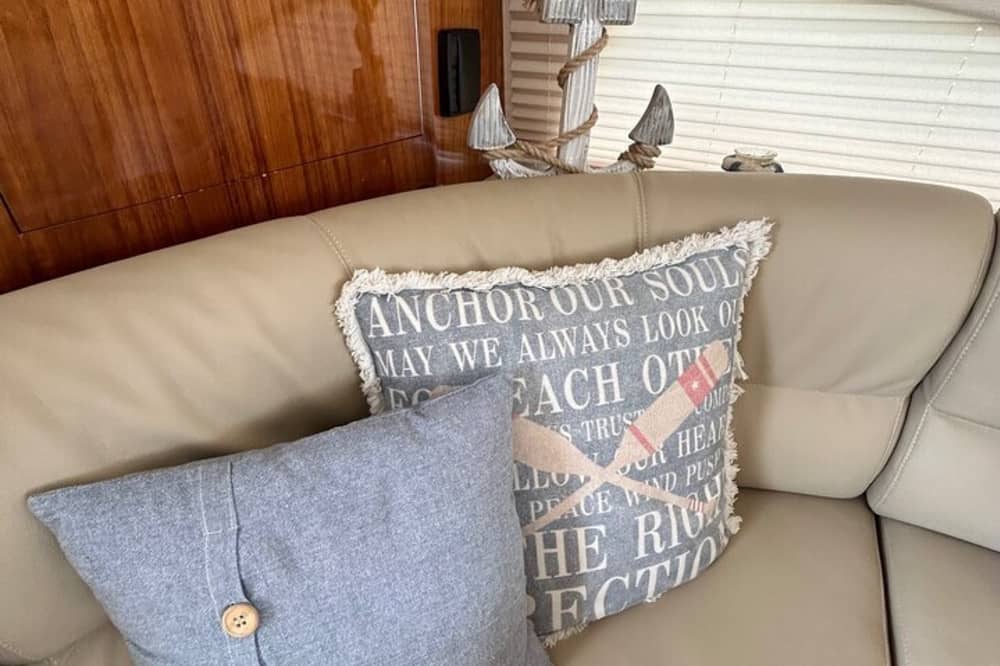 Descubre Sanxenxo en lancha motora durante 8 horas.