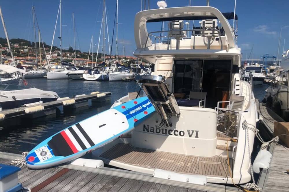 Descubre Sanxenxo en lancha motora durante 8 horas.