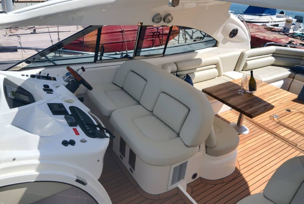 Charter 8 dans un yacht exclusif