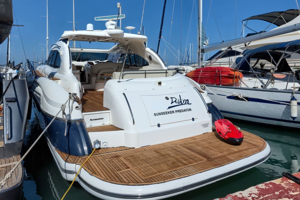 Charter 8 dans un yacht exclusif