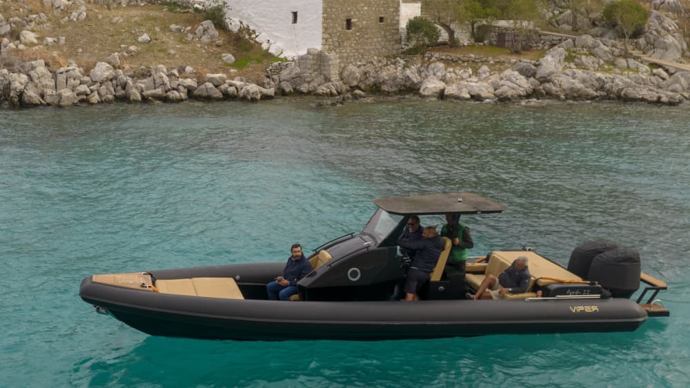 Jouw dag op Rhodos: Huur een motorboot voor een dag vol ontdekkingen.