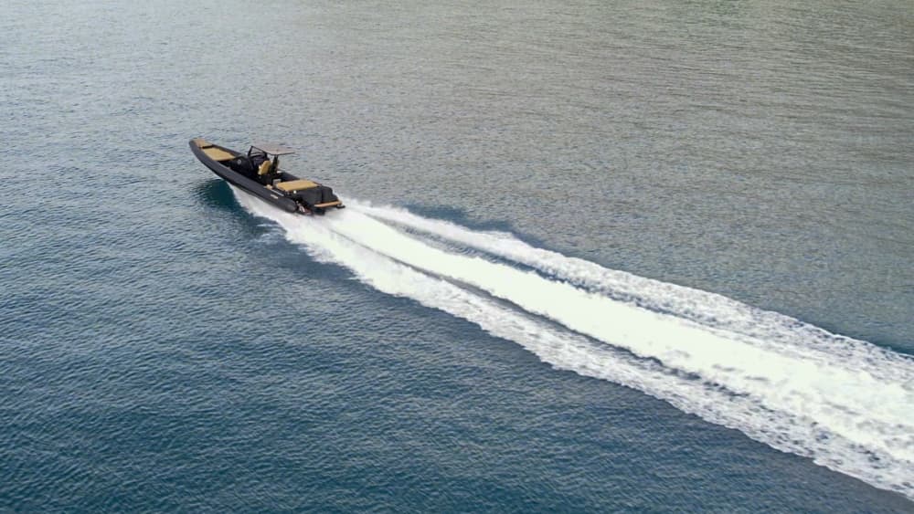 Votre journée à Rhodes : louez un bateau à moteur pour une journée complète de découverte.