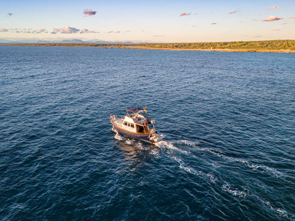 Classic 2.5 hour boat trip through the unspoiled coves of the south