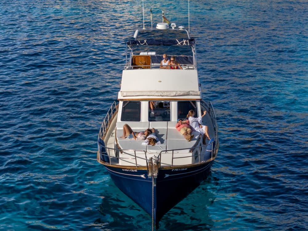 Classic 2.5 hour boat trip through the unspoiled coves of the south