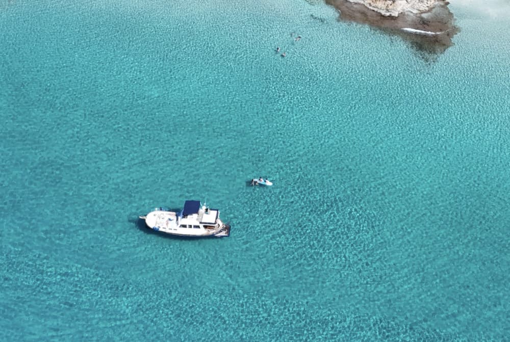 Klassieke boottocht van een hele dag naar de ongerepte baaien van Zuid-Mallorca (Cala Mármols, Caló des Moro, enz.). Ook tochten van vier uur en bij zonsondergang zijn mogelijk.