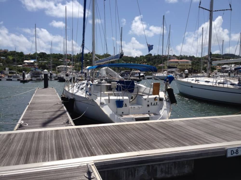 Escursione in barca a vela di un'intera giornata a Rodney Bay.