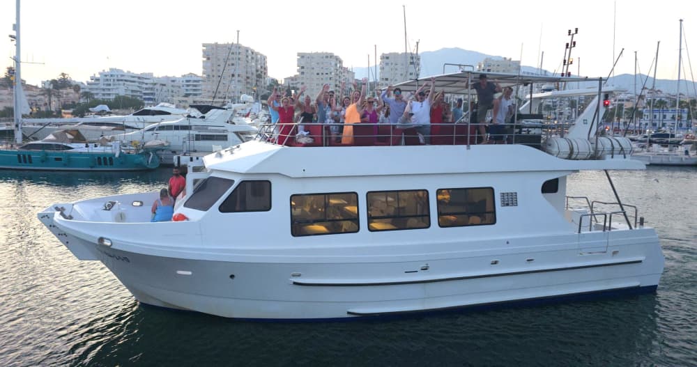 Crucero en catamarán de 6 horas desde Estepona para grupos de hasta 20 personas