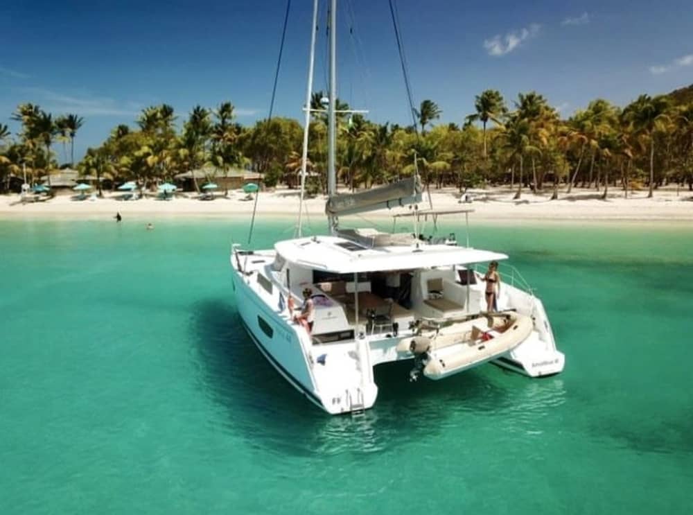 Halbtägige Katamaran-Expedition: Entdecken Sie Grace Bay, Iguana Island, Half Moon Bay und mehr