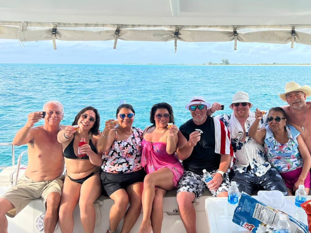 Halbtägige Katamaran-Expedition: Entdecken Sie Grace Bay, Iguana Island, Half Moon Bay und mehr